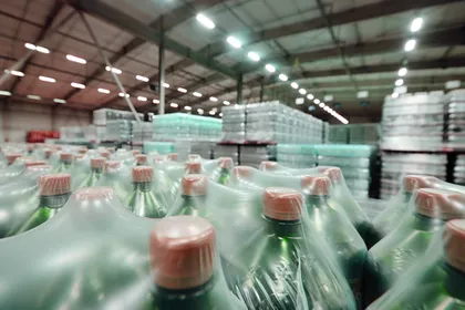 Convertidores de empaques plásticos alertan impactos por la guerra en Irán